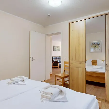 Apartment Strandnahe Mit 2 Schlafzimmern Und Terrasse, Residenz Margarete,